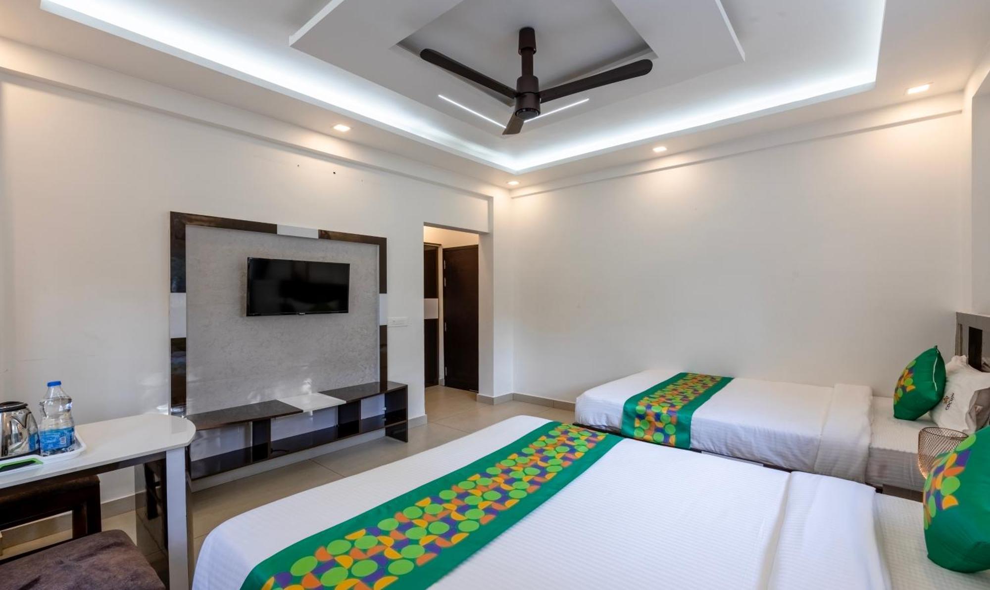 Treebo Premium Cochin Airport, 5 Min From Cochin Airport Hotel Kochi Buitenkant foto