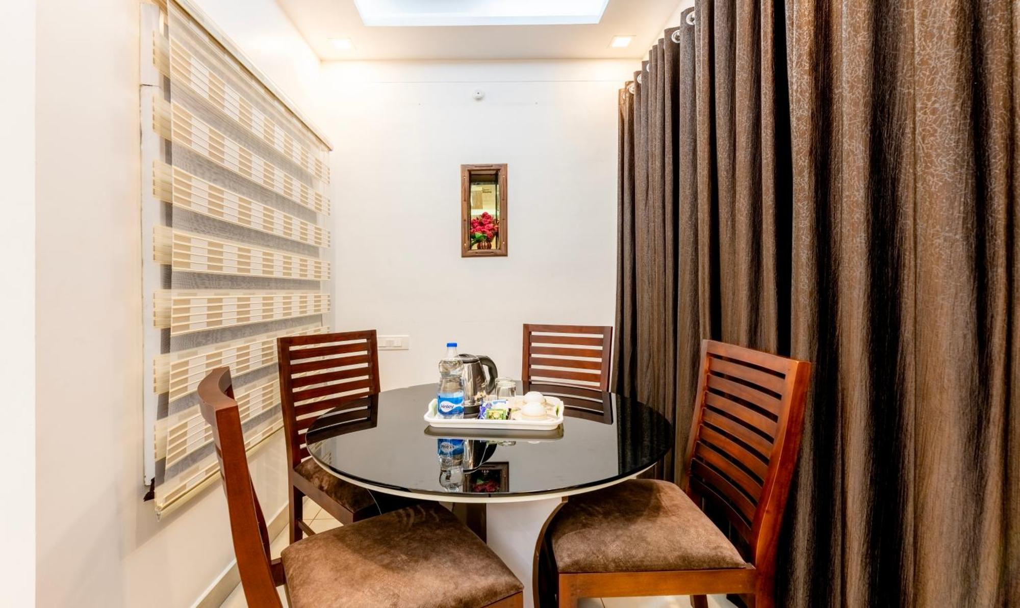 Treebo Premium Cochin Airport, 5 Min From Cochin Airport Hotel Kochi Buitenkant foto