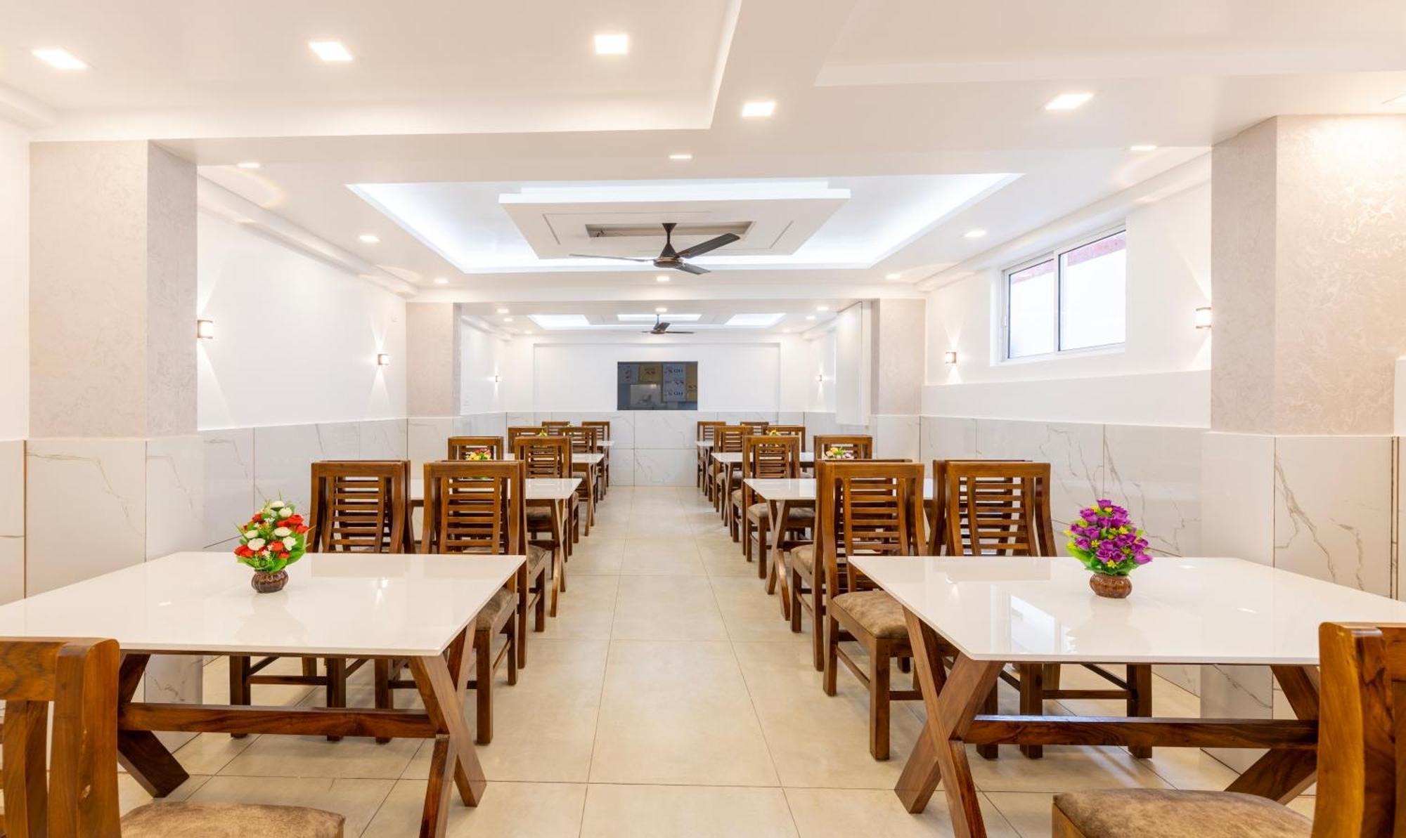 Treebo Premium Cochin Airport, 5 Min From Cochin Airport Hotel Kochi Buitenkant foto