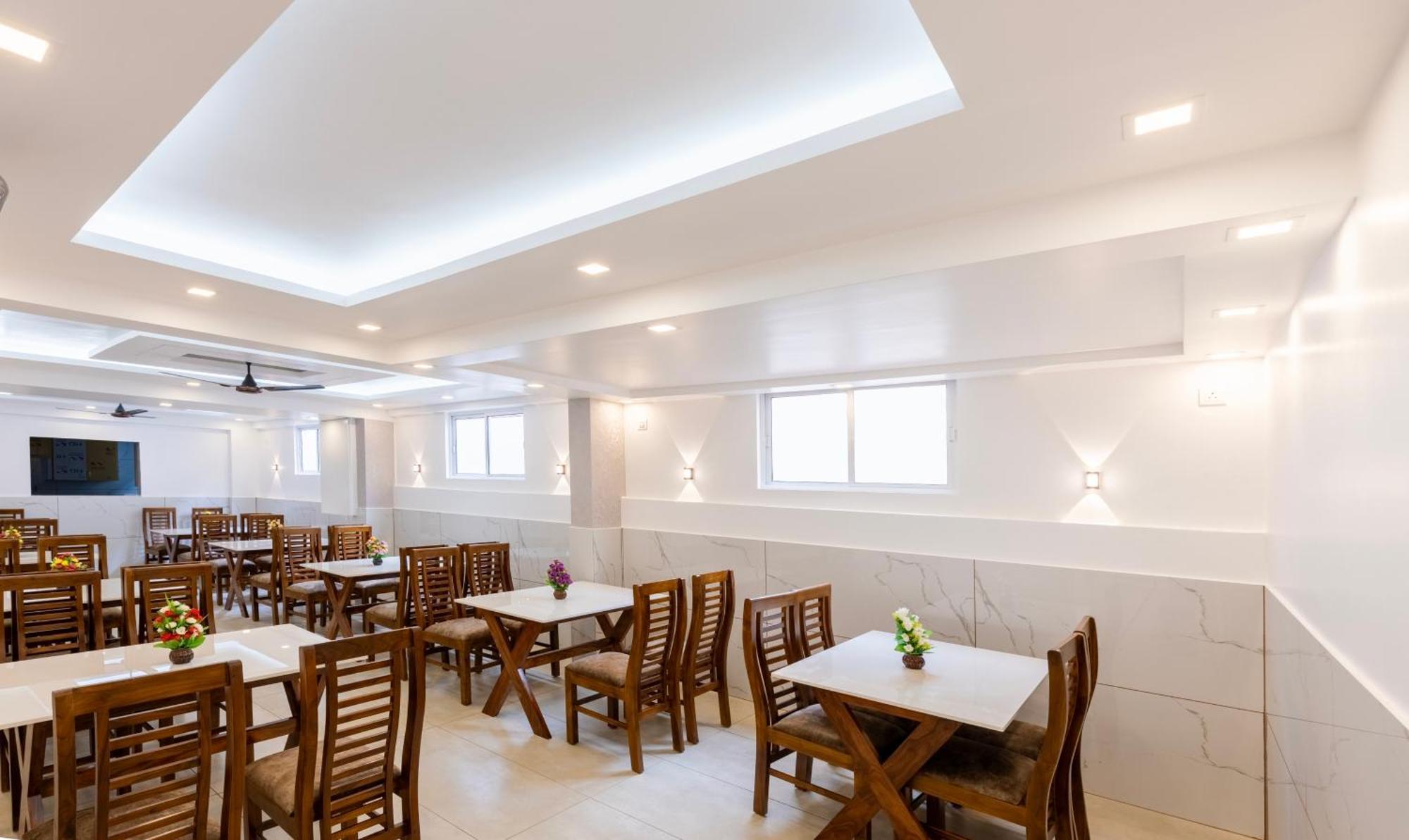 Treebo Premium Cochin Airport, 5 Min From Cochin Airport Hotel Kochi Buitenkant foto