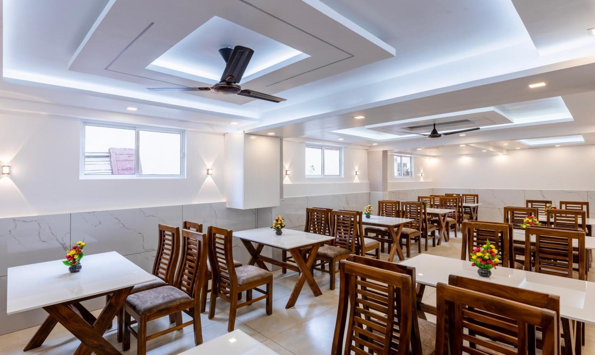 Treebo Premium Cochin Airport, 5 Min From Cochin Airport Hotel Kochi Buitenkant foto